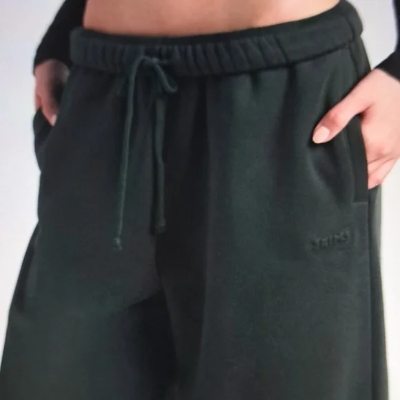 MEDIUM. SKIMS COTTON FLEECE CLASSIC STRAIGHT LEG PANT - Picture 2 of 15